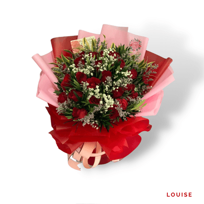 Louise arrangement on a plain background: Enchanting roses, perfect for expressing love, admiration, and heartfelt affection.