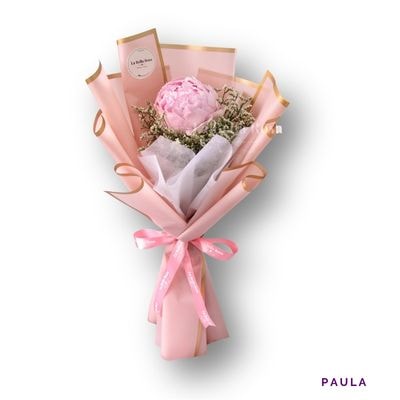 Paula: A delicate premium peony, beautifully wrapped, perfect for expressing heartfelt emotions and making someone feel truly special.